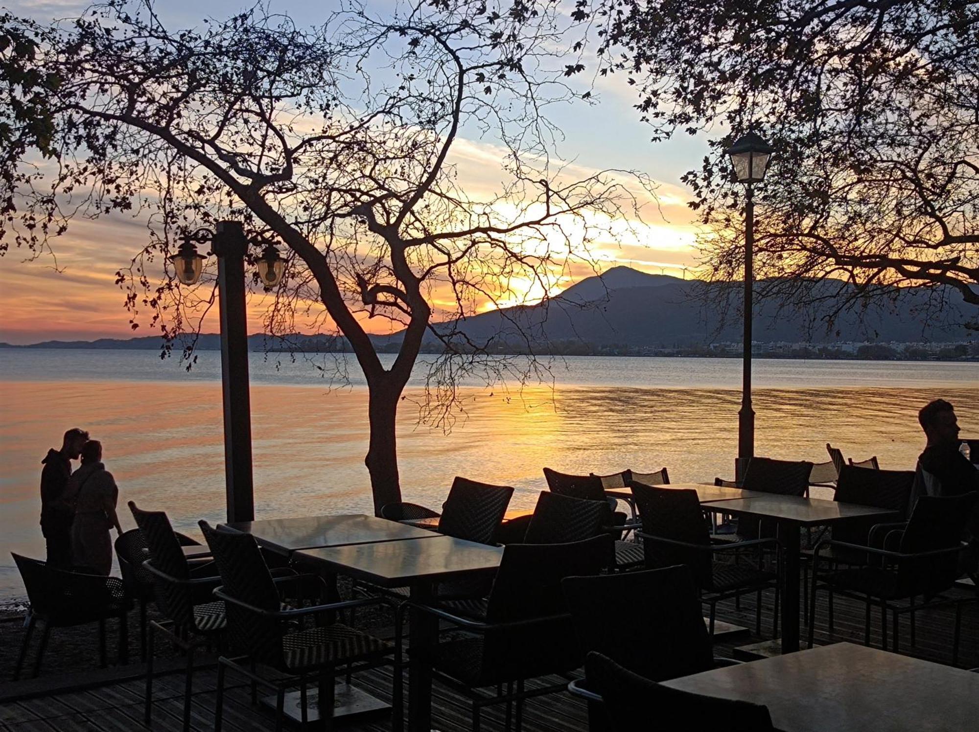 Kelly'S Penthouse Apartment Nafpaktos Bagian luar foto